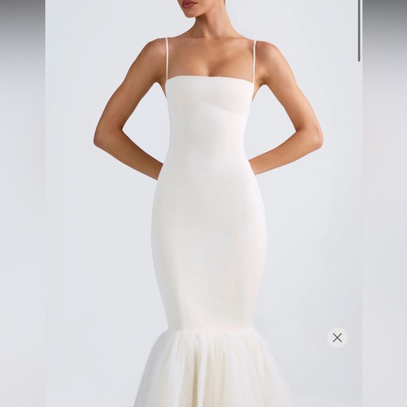 Elegant White Evening Gown - Picture 7 of 9